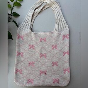 Crochet tote bag with bows